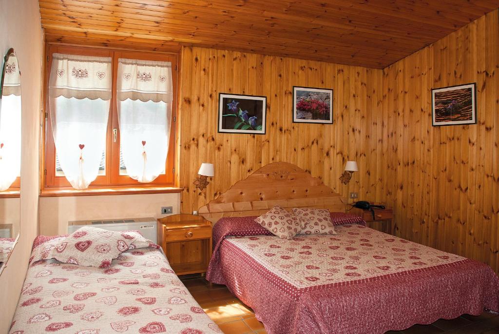 Hotel Corona photo 1