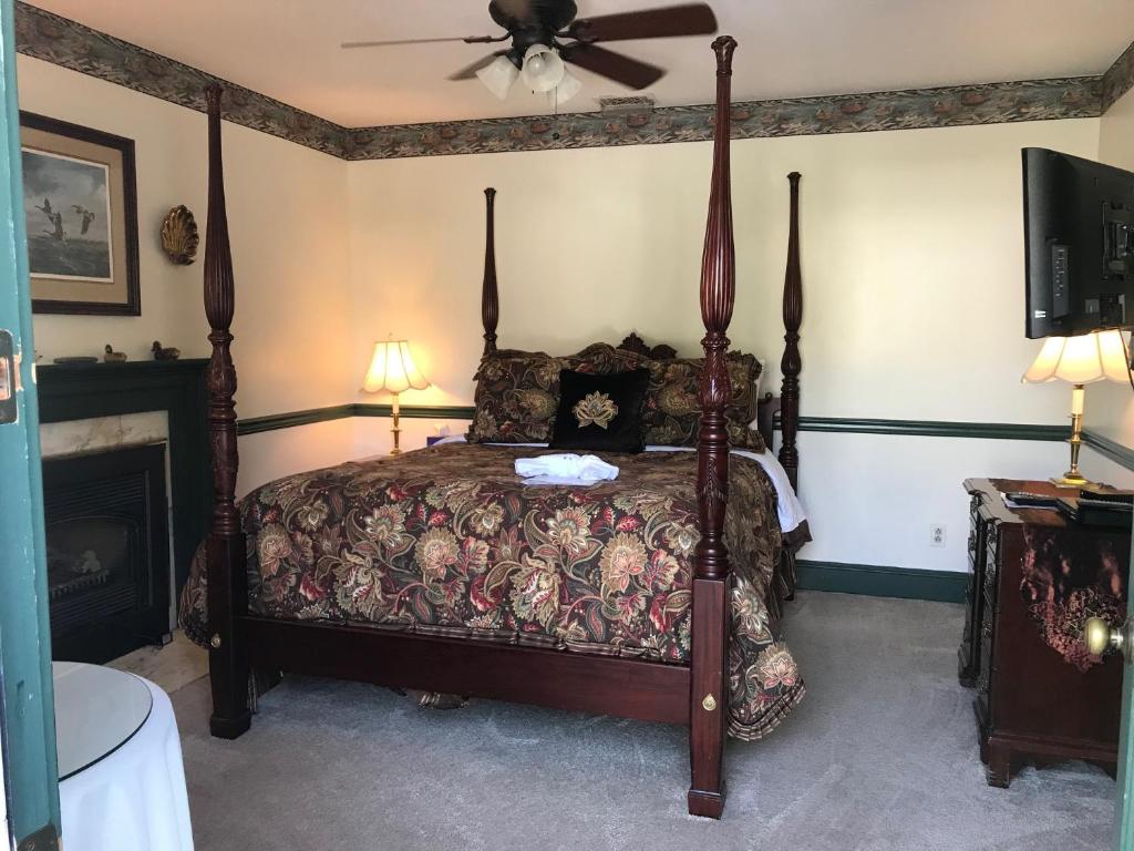 Parsonage Inn image