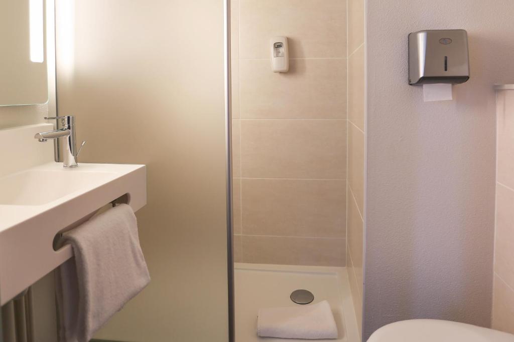 B&B HOTEL Les Herbiers photo 2
