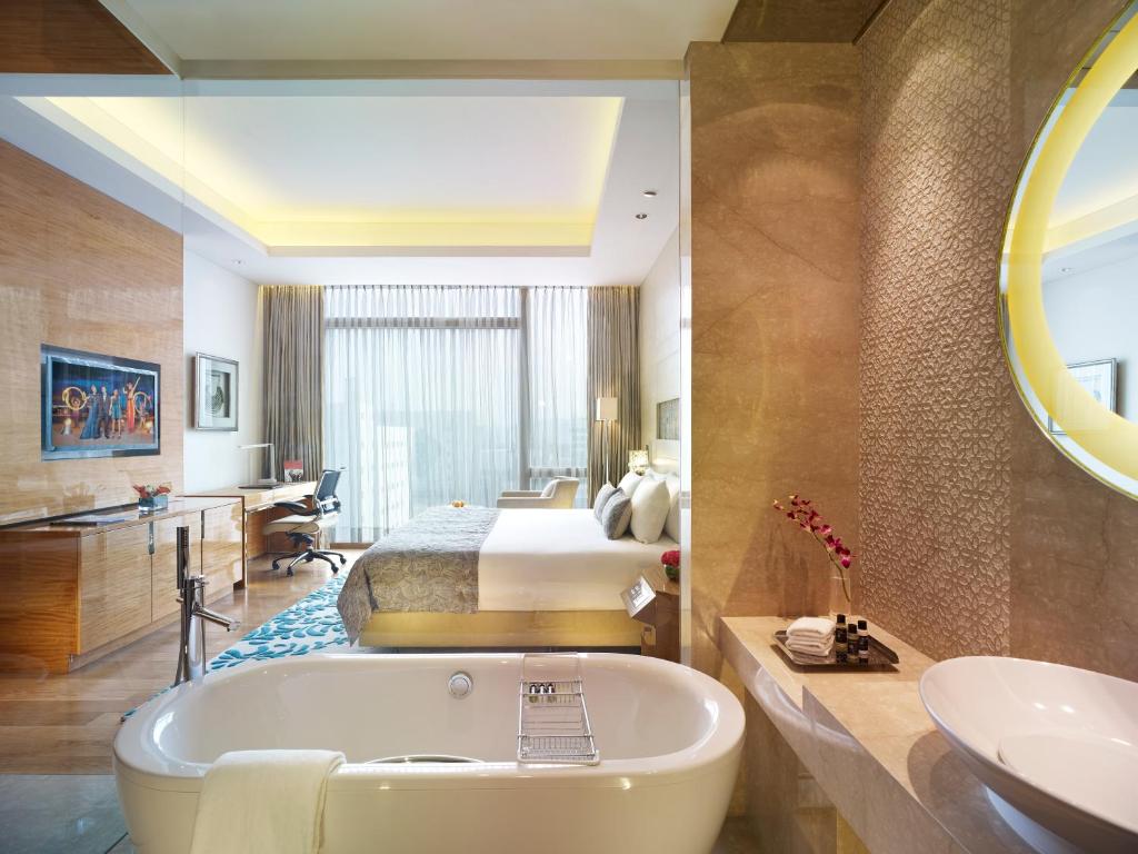 Двухместный (Deluxe King Room,20% discount on food & Soft Beverages), Taj City Centre Gurugram
