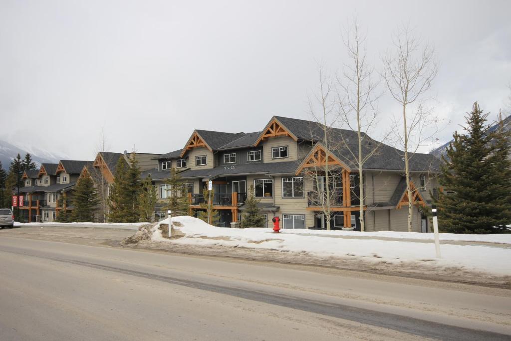 Rocky Mountain Getaway photo 1
