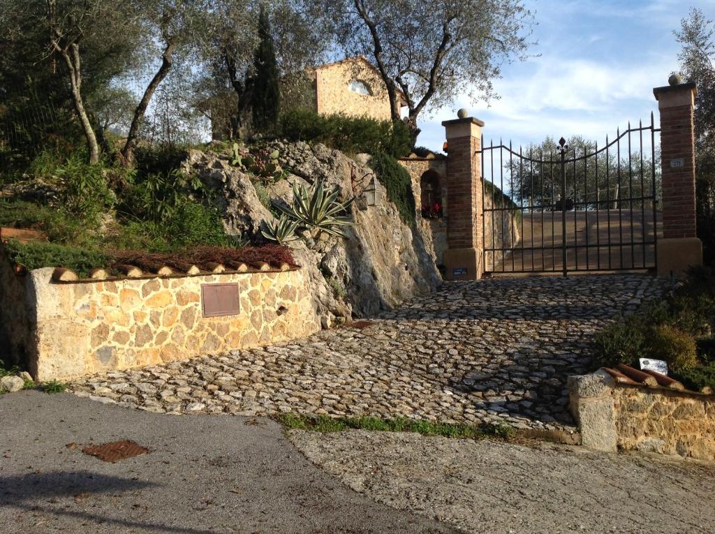 Valuable rustic Tuscan swimming pool, breathtaking view of Camaiore photo 4