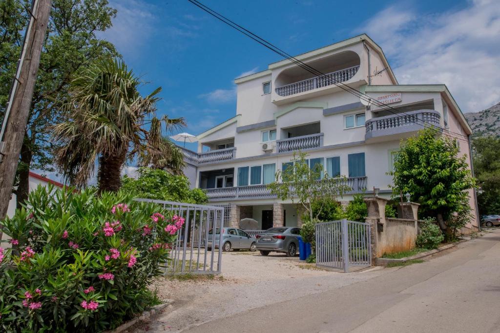 Apartment Bušljeta