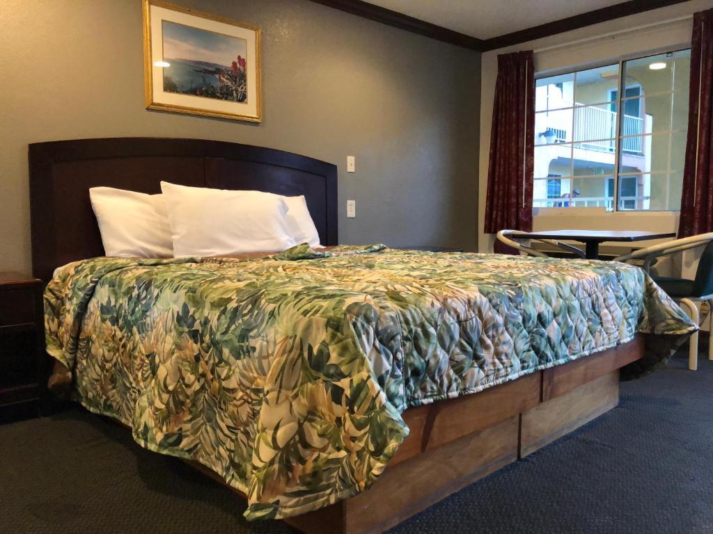 Двухместный (Номер с кроватью размера «king-size» - Для курящих), Starlight Inn Valley Boulevard
