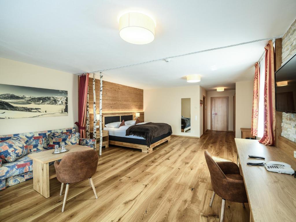Hotel Victoria Room Type - Junior Suite with Balcony or Terrace Hotel Victoria Room Type - Junior Suite with Balcony or Terrace
