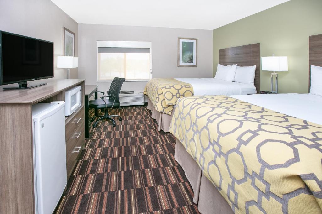 Baymont by Wyndham Plano photo 1