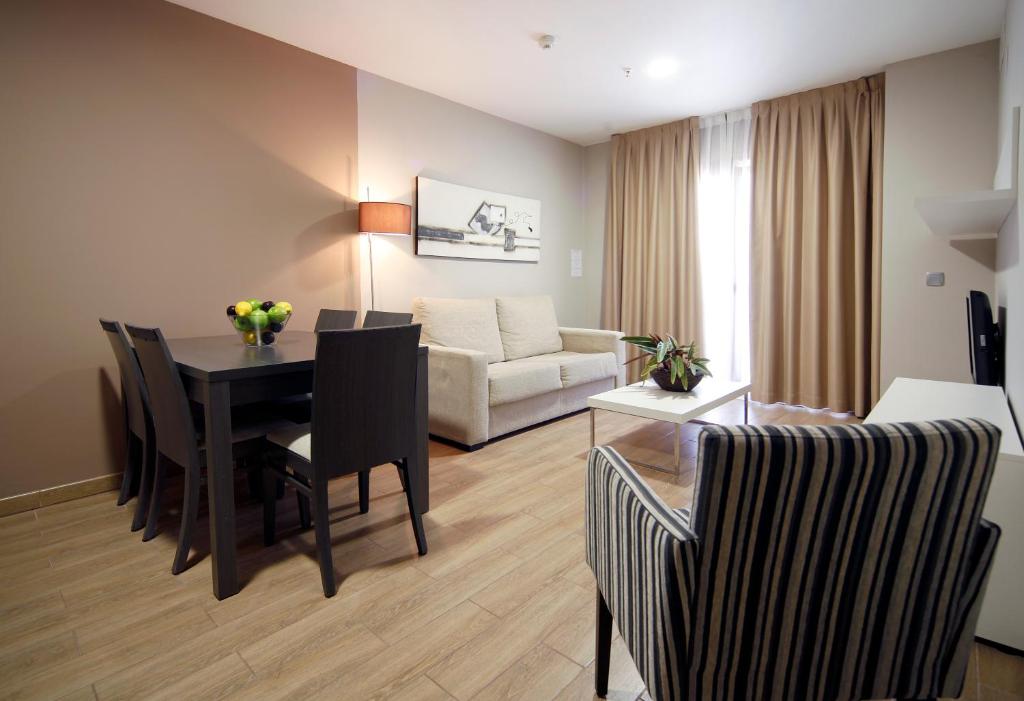 Apartahotel & Spa Jacetania photo 2