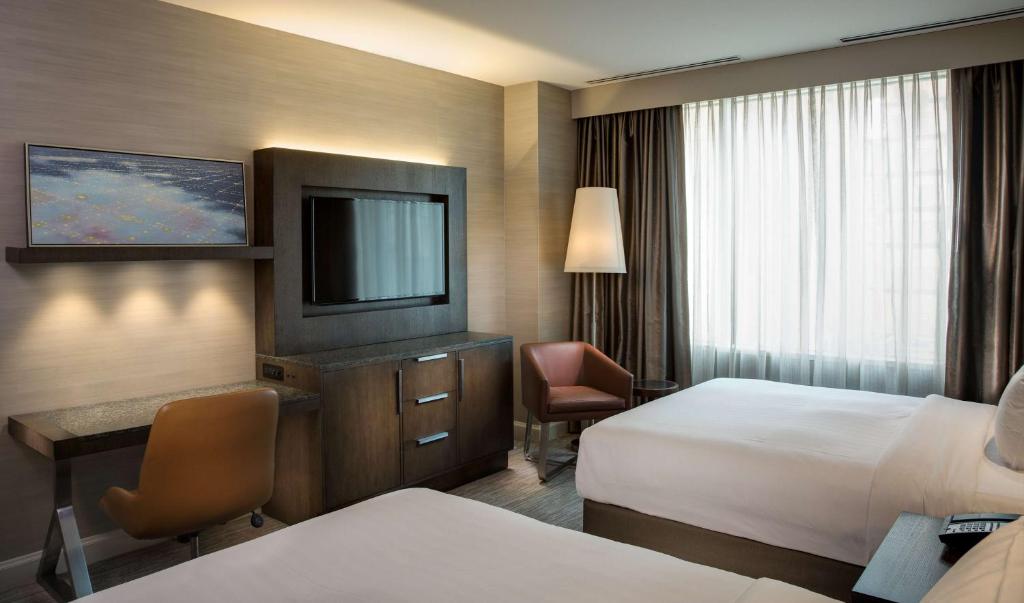 Hyatt Centric Chicago Magnificent Mile photo 4