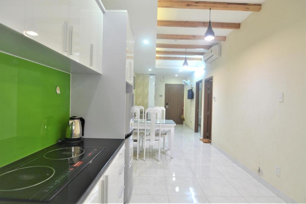 Апартаменты (Роскошные апартаменты с балконом и видом на город), Nha Trang Beach Apartments