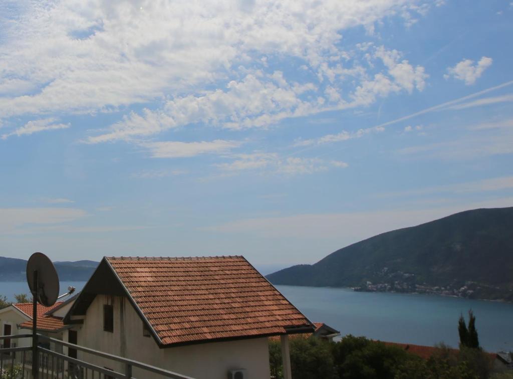 House by the Sea photo 1