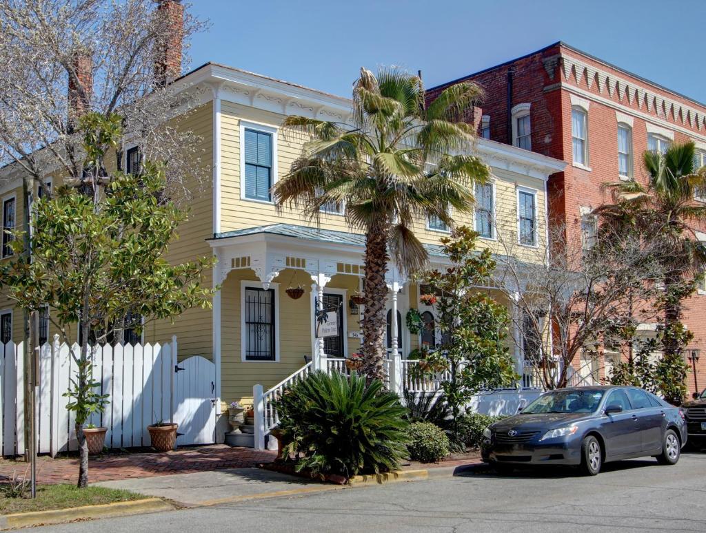 Green Palm Inn image