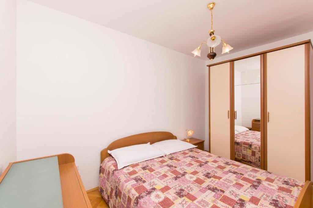 Apartment In the shadow photo 4