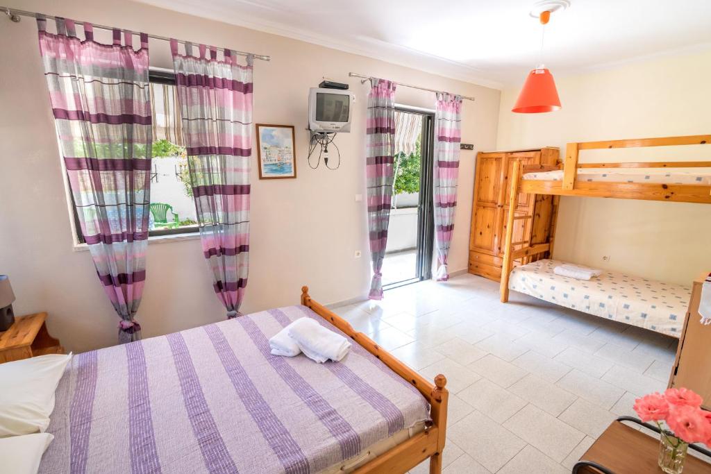 Elena Apartments photo 2