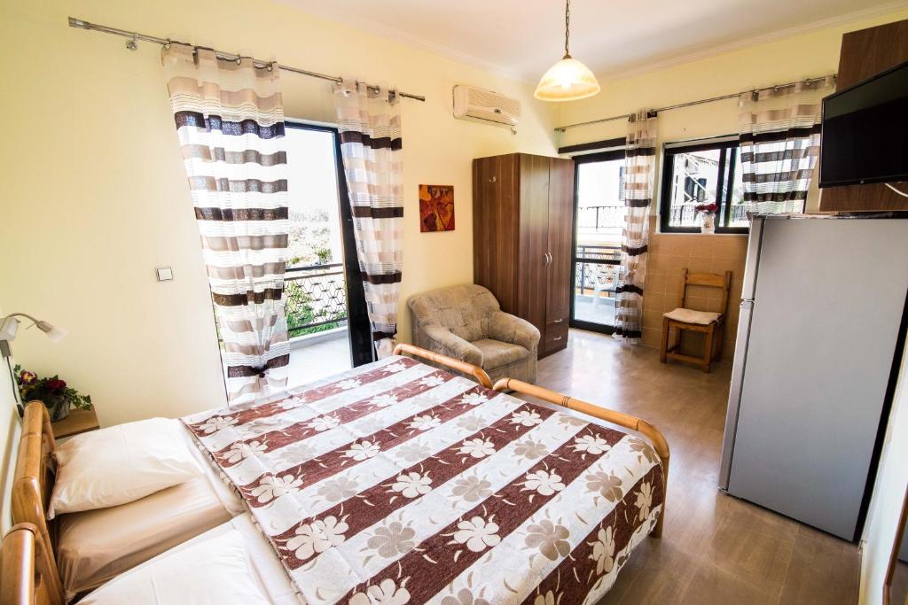 Elena Apartments photo 4