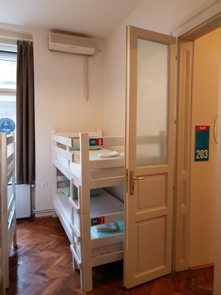 Четырехместный (Четырехместный номер с общей ванной комнатой), Booking BnB