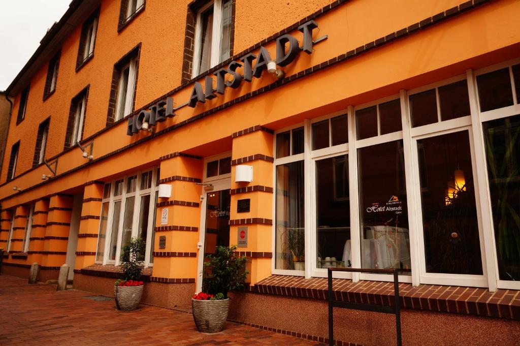 Ringhotel Altstadt - Tap to explore photos