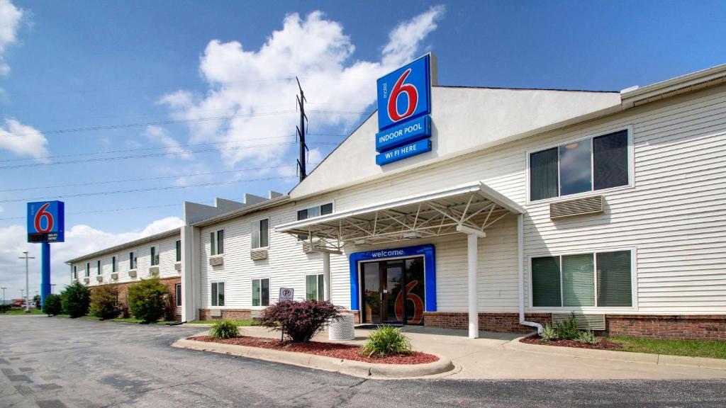 Motel 6-Altoona, IA - Des Moines East image