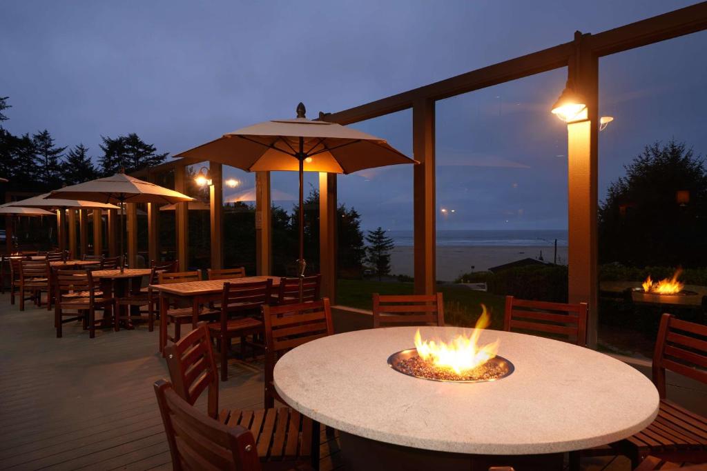 Best Western Plus Agate Beach Inn image