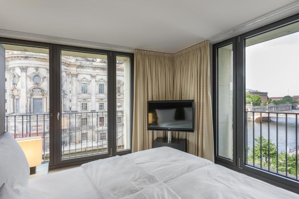 Сьюит (Полулюкс), Radisson Blu Hotel, Berlin