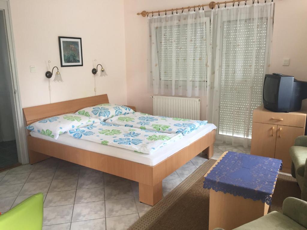 Апартаменты (Апартаменты с террасой или балконом (для 2 взрослых)), Flora Villa Apartments with terrace