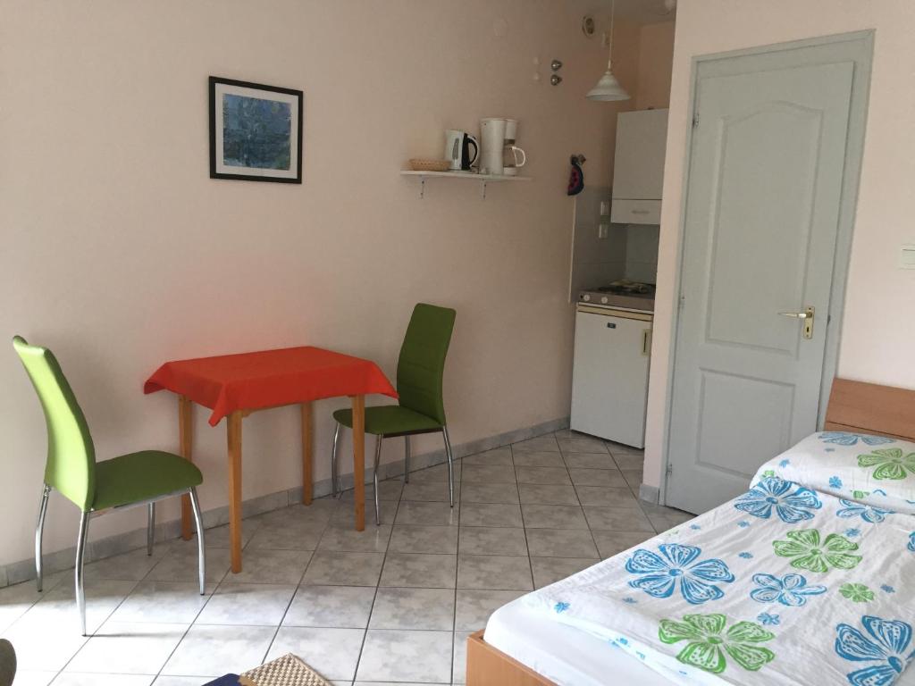Апартаменты (Апартаменты с террасой или балконом (для 2 взрослых)), Flora Villa Apartments with terrace