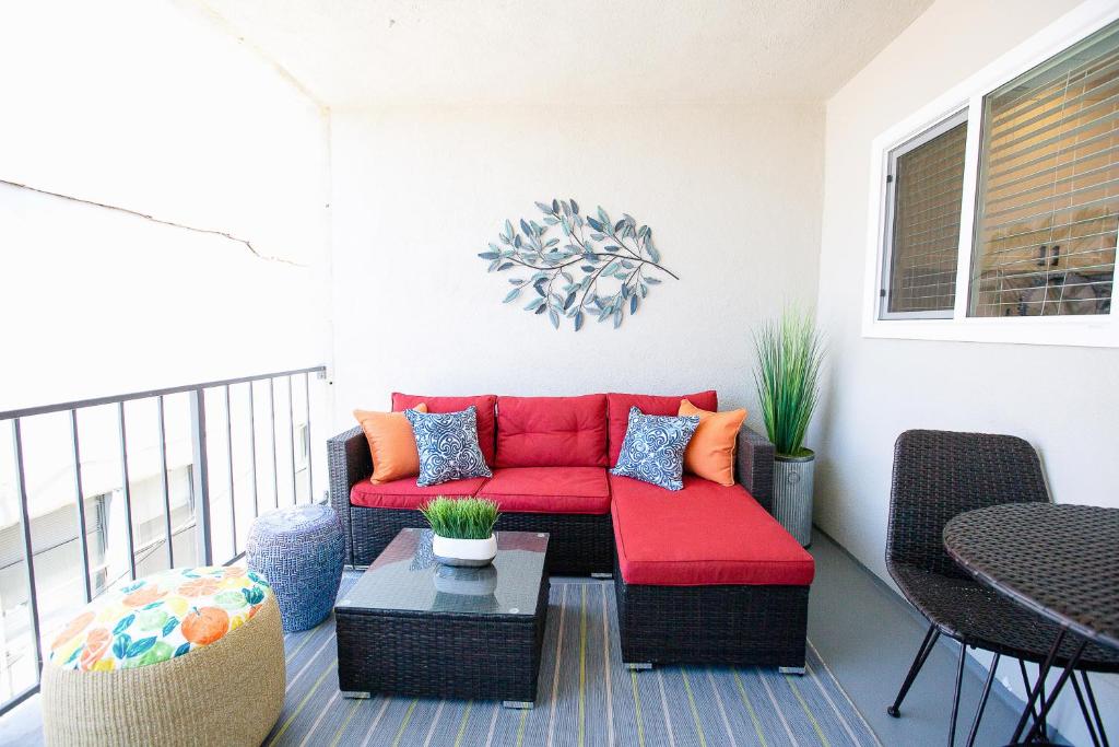 Big Balcony - Parking Spot - King Bed - Fast WiFi photo 1