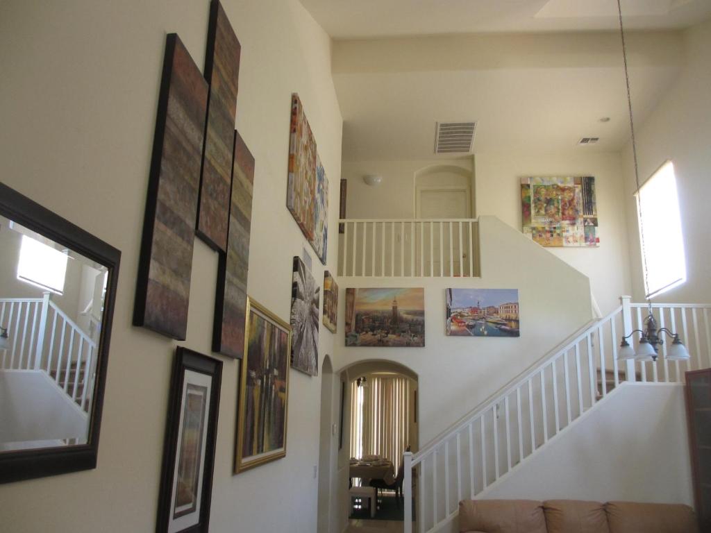 Art Gallery Vacation House image
