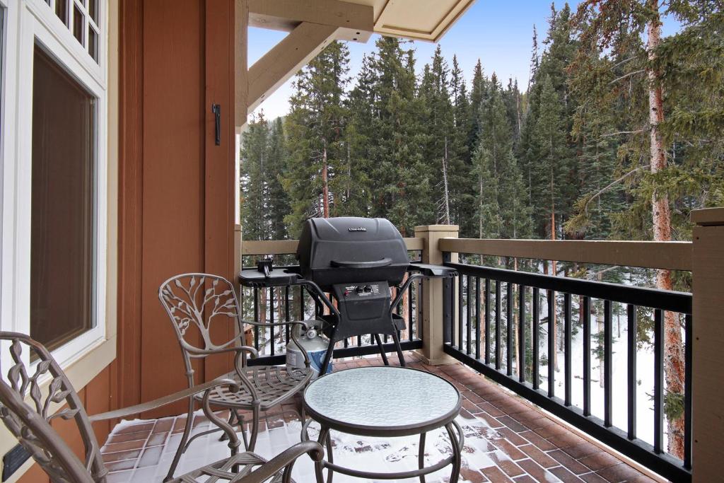 3044 Lone Eagle Condo photo 1