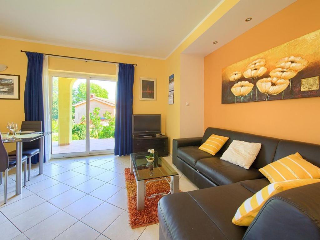 Pleasant Apartment in Vantacici amid the Sea photo 2