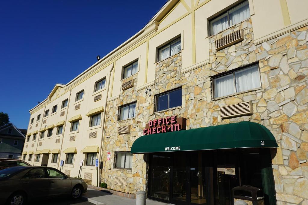 The Floral Park Motor Lodge image