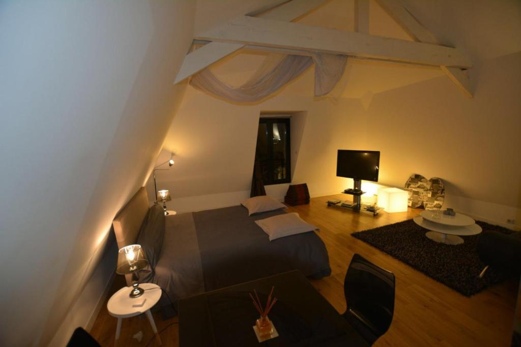 Maison d'hôtes Les Coudreaux Room Type - Triple Room with City View