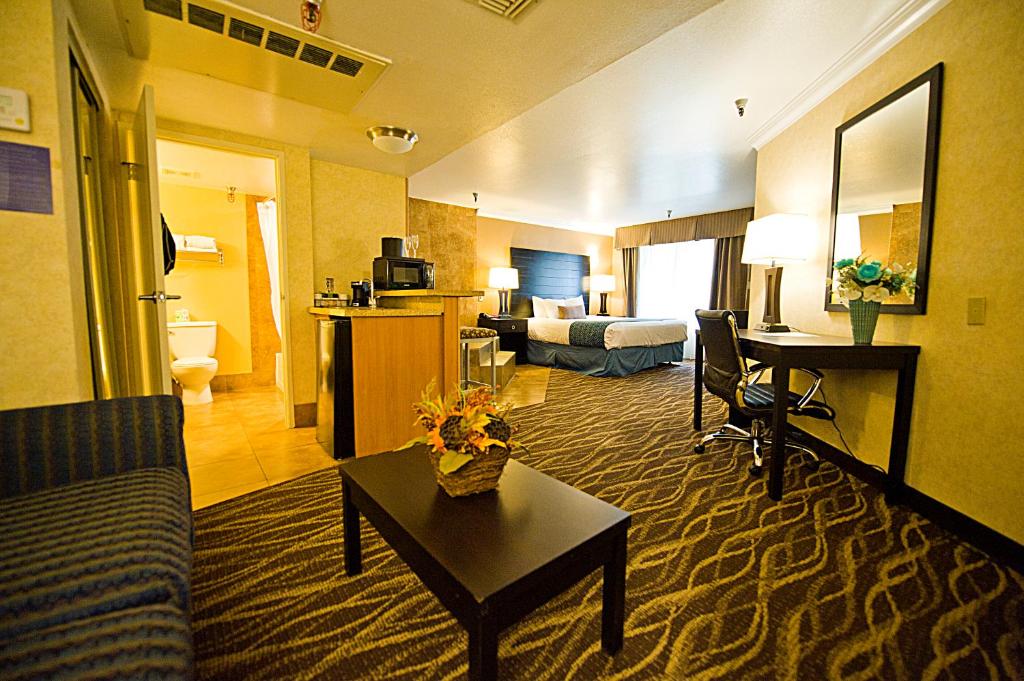 Hotel d'Lins Ontario Airport photo 3