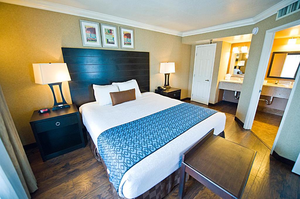 Hotel d'Lins Ontario Airport photo 1