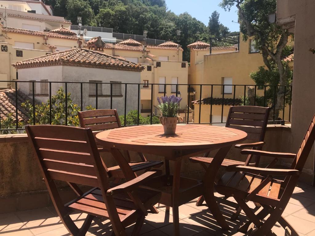 Lets Holidays apartment terrace La Guardia photo 4