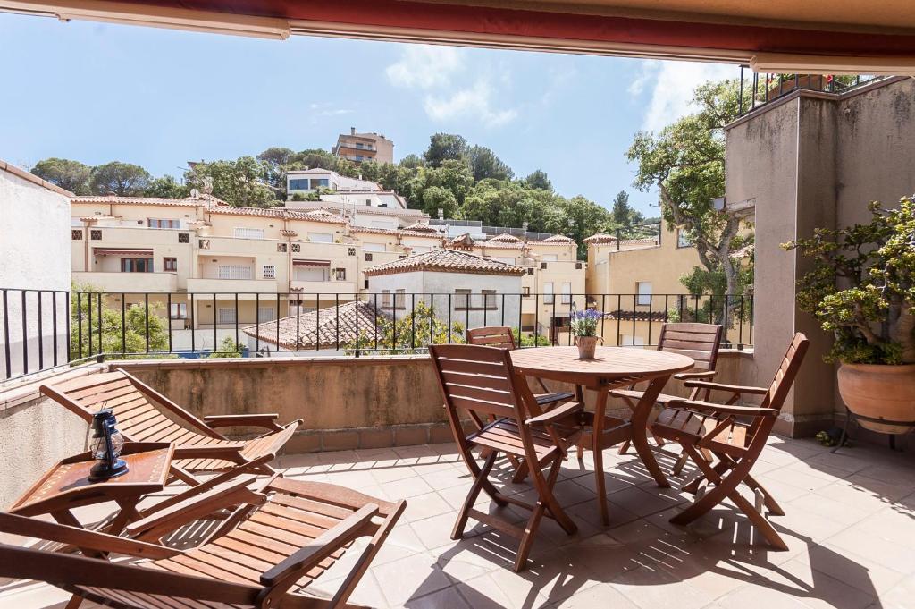 Lets Holidays apartment terrace La Guardia photo 2