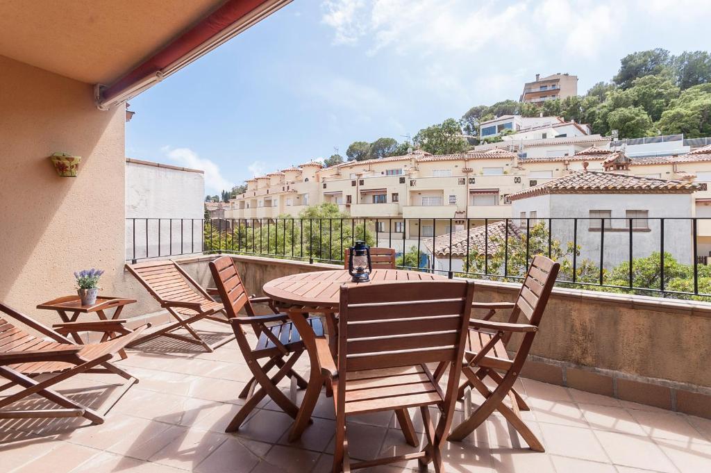 Lets Holidays apartment terrace La Guardia photo 3