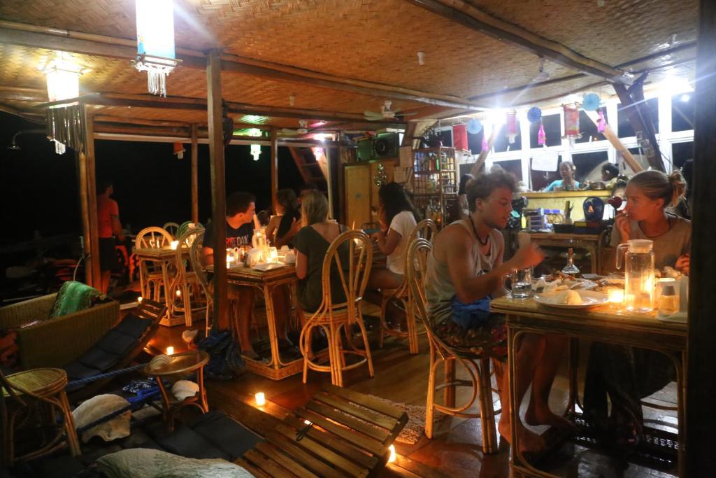 Сьюит (Люкс с кроватью размера «king-size» и видом на море), Paolyn Floating House Restaurant