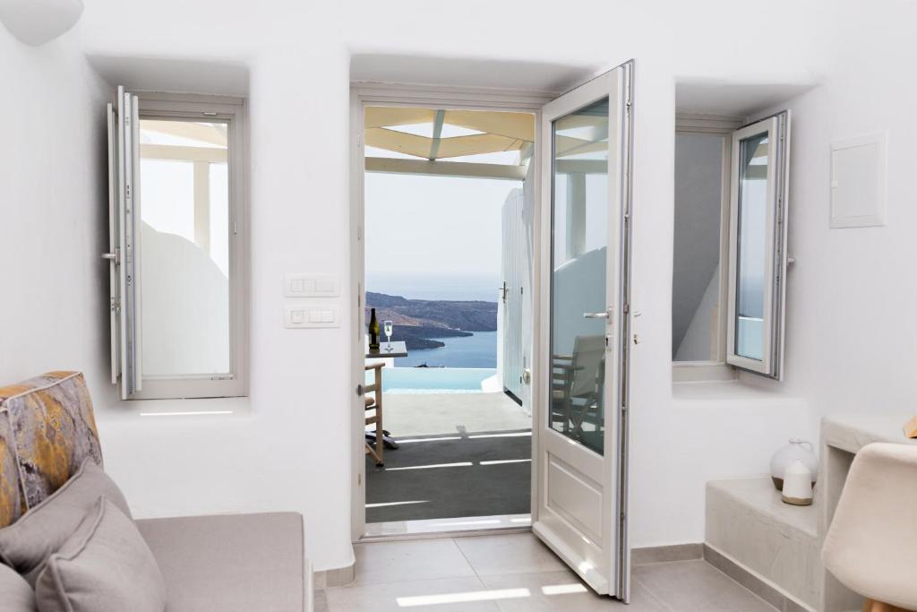 Сьюит (Люкс «Топаз» с собственным бассейном и видом на кальдеру), Adamant Suites