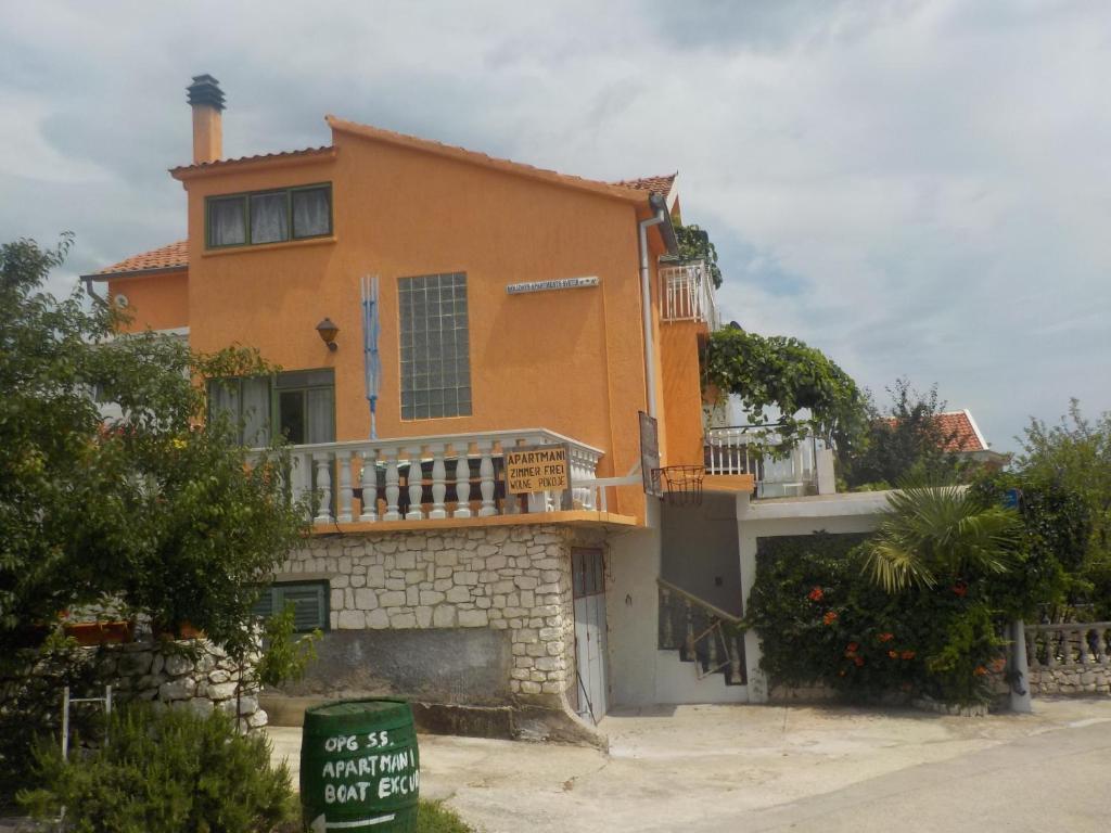 Svetin Apartments photo 1
