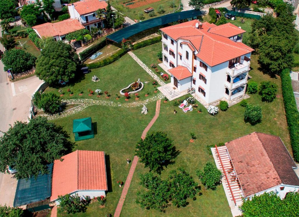 Villa Linet photo 3
