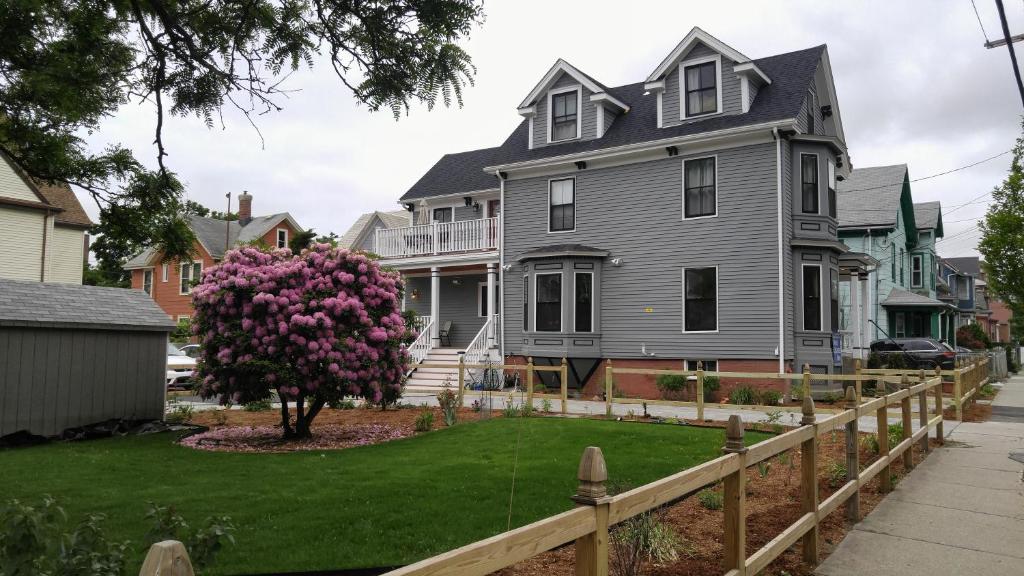 Davis Square Inn image
