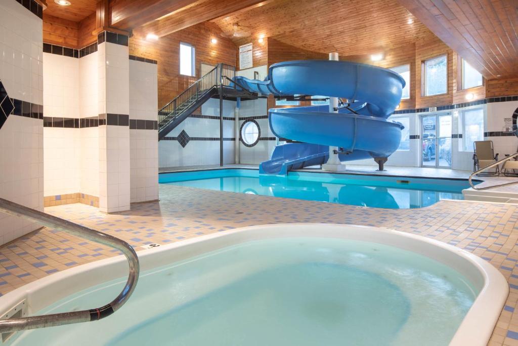 Travelodge by Wyndham Golden Sportsman Lodge photo 3