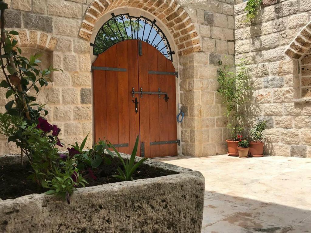 Stone house 264 photo 3