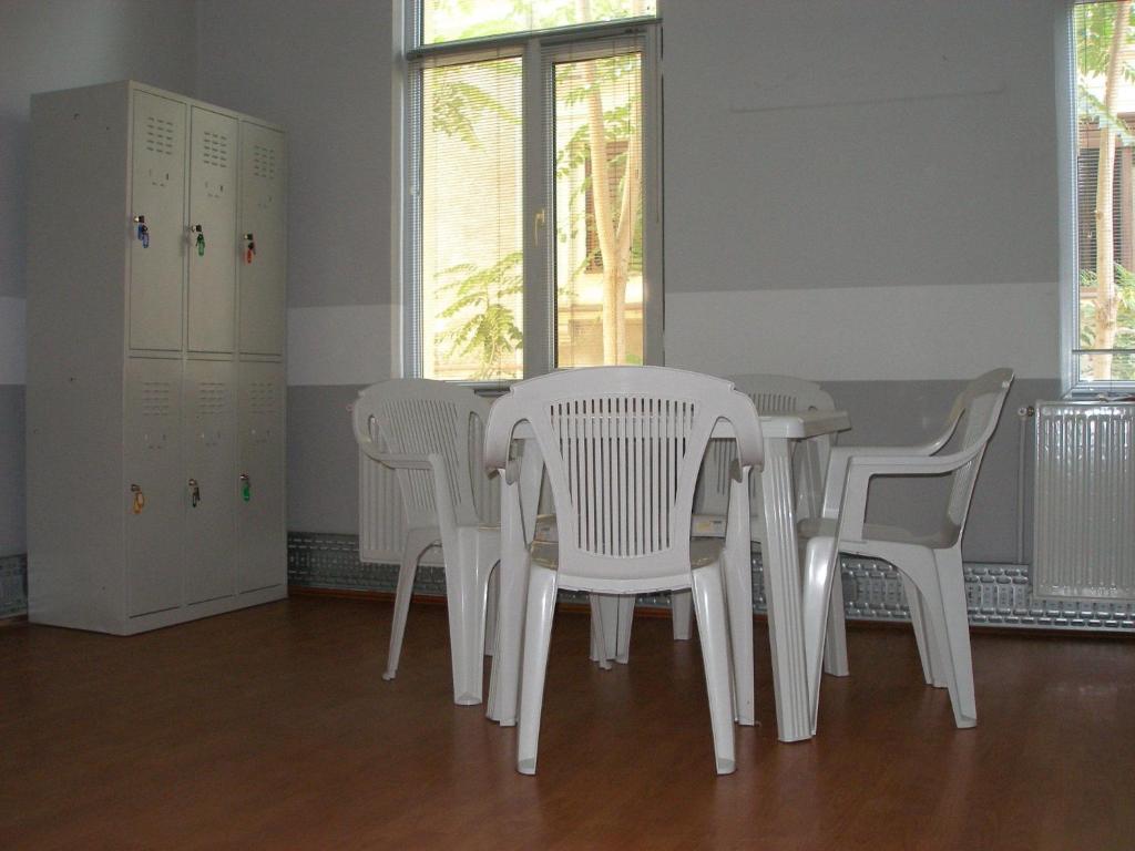 Номер (Односпальная кровать в общем номере с 6 кроватями), Kretan Hostel