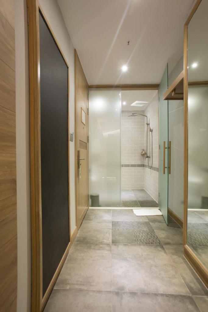 Двухместный (Двухместный номер с 1 кроватью без окна), Fusion Suites Saigon