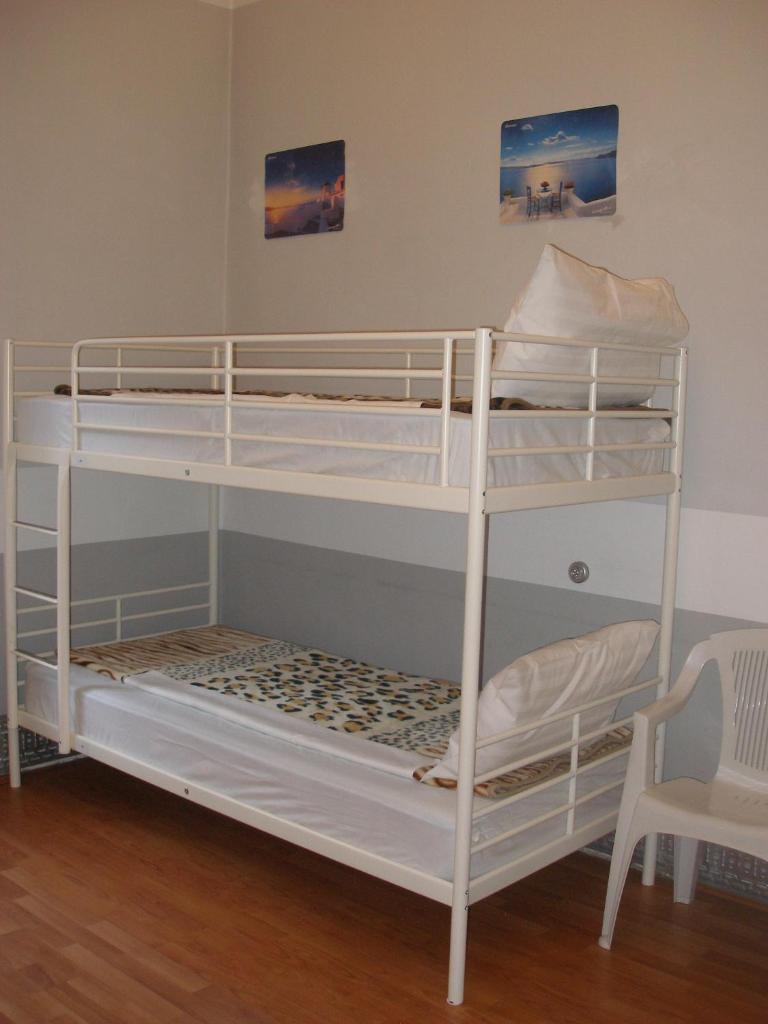 Номер (Односпальная кровать в общем 4-местном номере с душем), Kretan Hostel