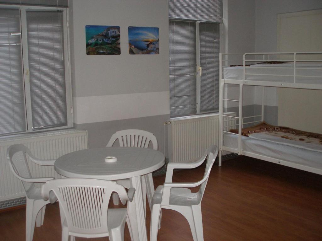 Номер (Односпальная кровать в общем номере с 6 кроватями), Kretan Hostel