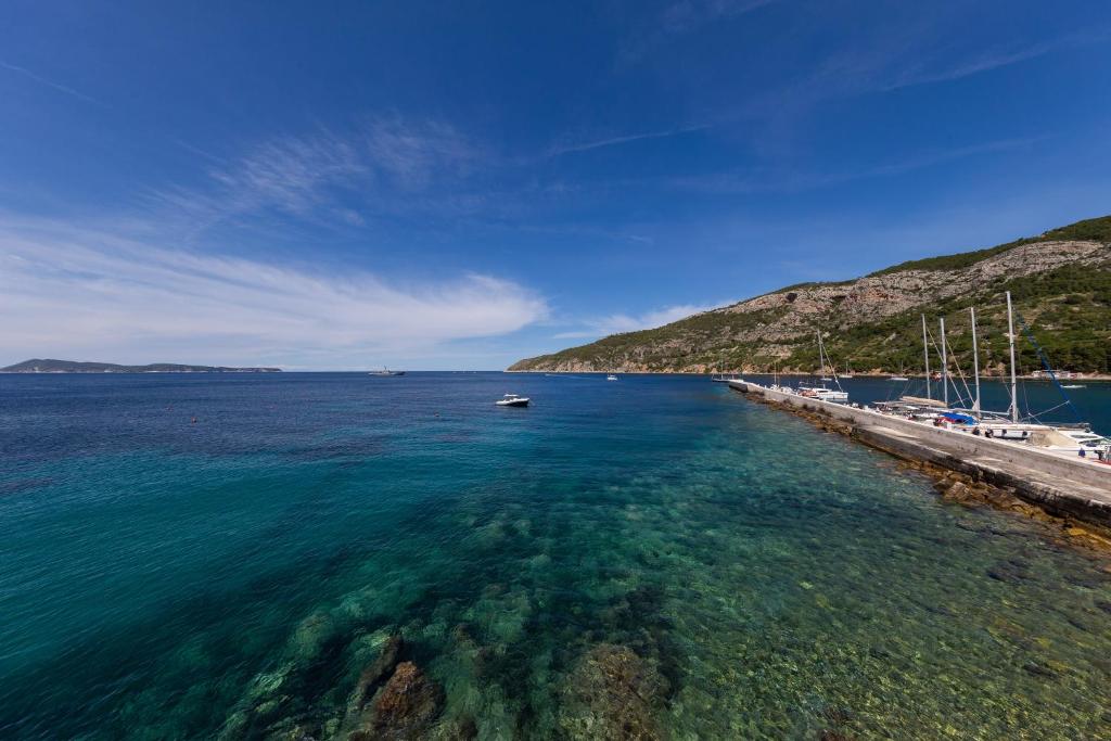 Mira Sea Front Guesthouse photo 1