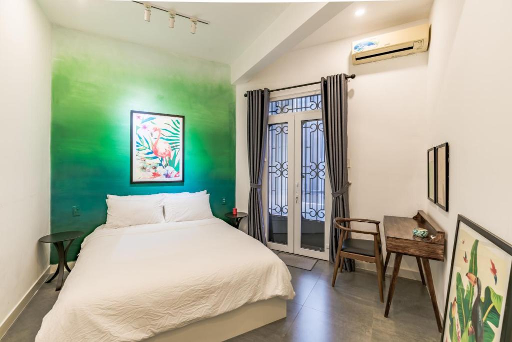 Retro Flat near Nguyen Hue by CIRCADIAN