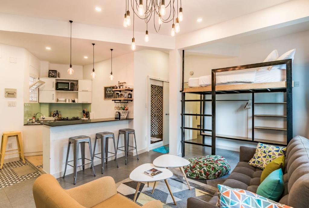 Retro Flat near Nguyen Hue by CIRCADIAN